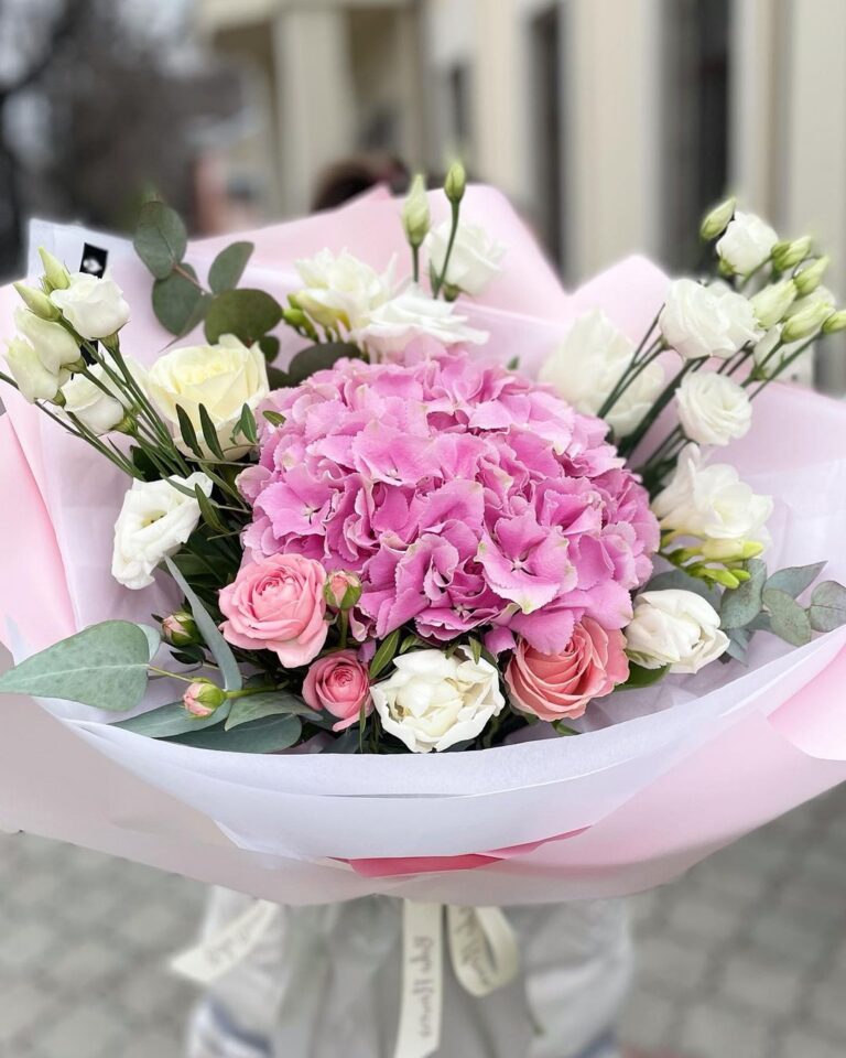 Buchet cu hortensie roz